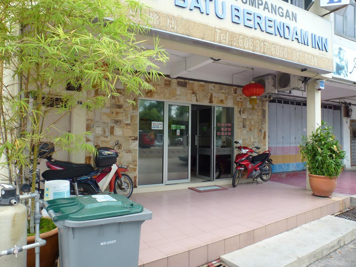 Batu Berendam Inn Kampong Sungai Putat Exterior photo